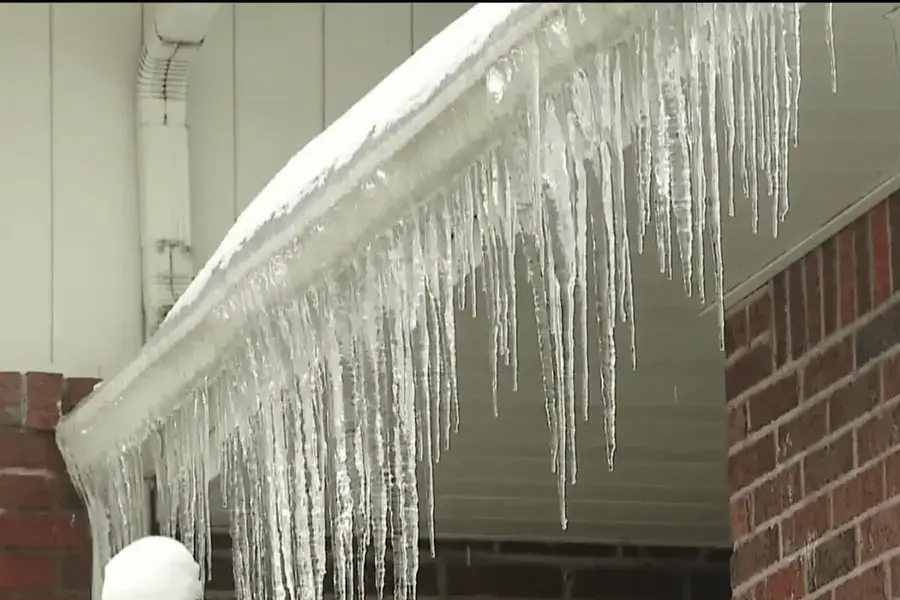 Residential gutter maintenance detail